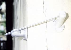 Analyse der Entwicklung eines Risses an der Fensterleibung in der Ebene der Armaturen