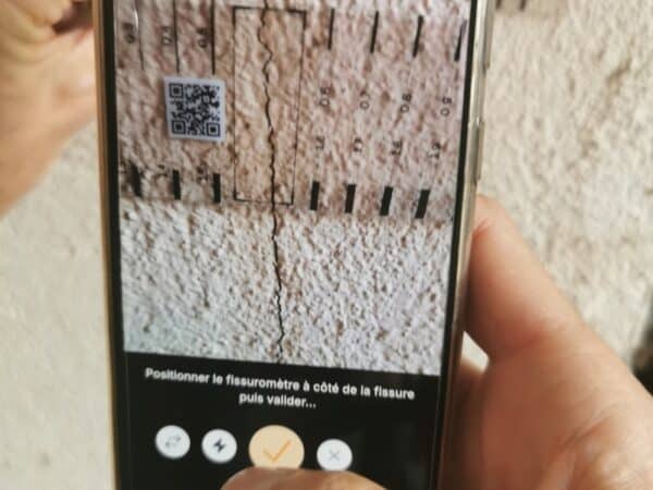 Rissmessung mit App und Erweiterter Rissbreitenmesser