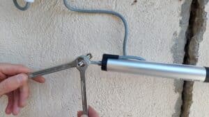 Winkelmontage des vernetzten Rissmonitors R2