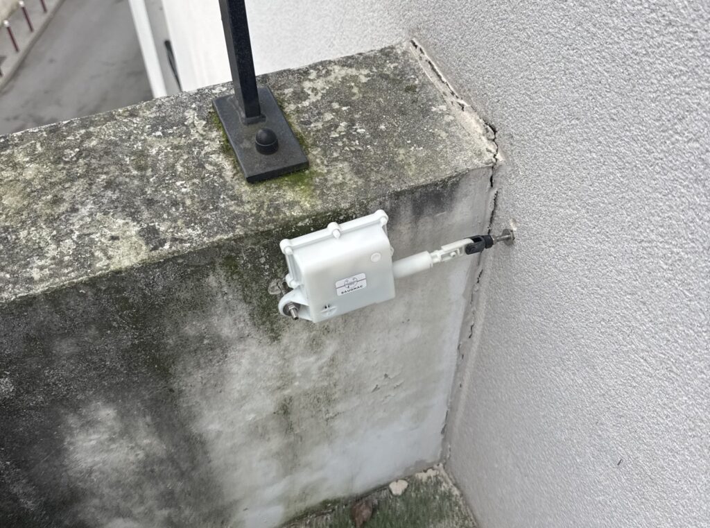 Fernüberwachung der Neigung des Balkons