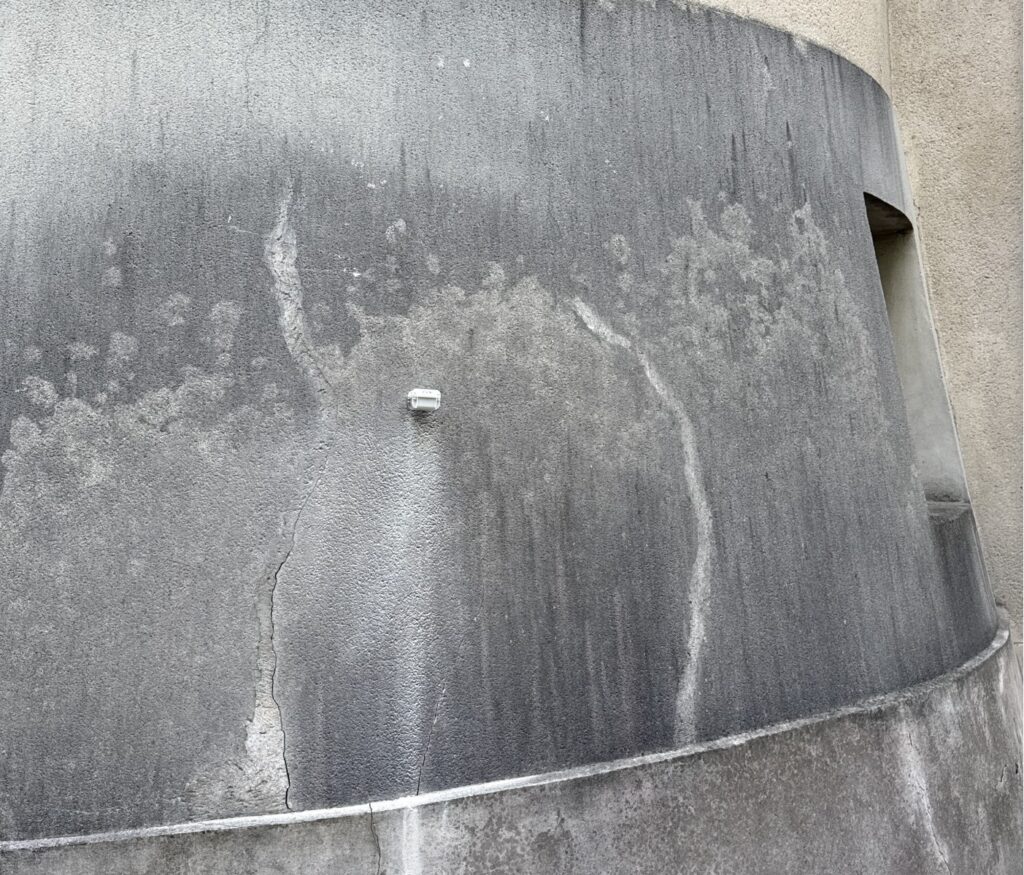 R5 Neigungssensor zur Überwachung eines Risses an einem Betonturm